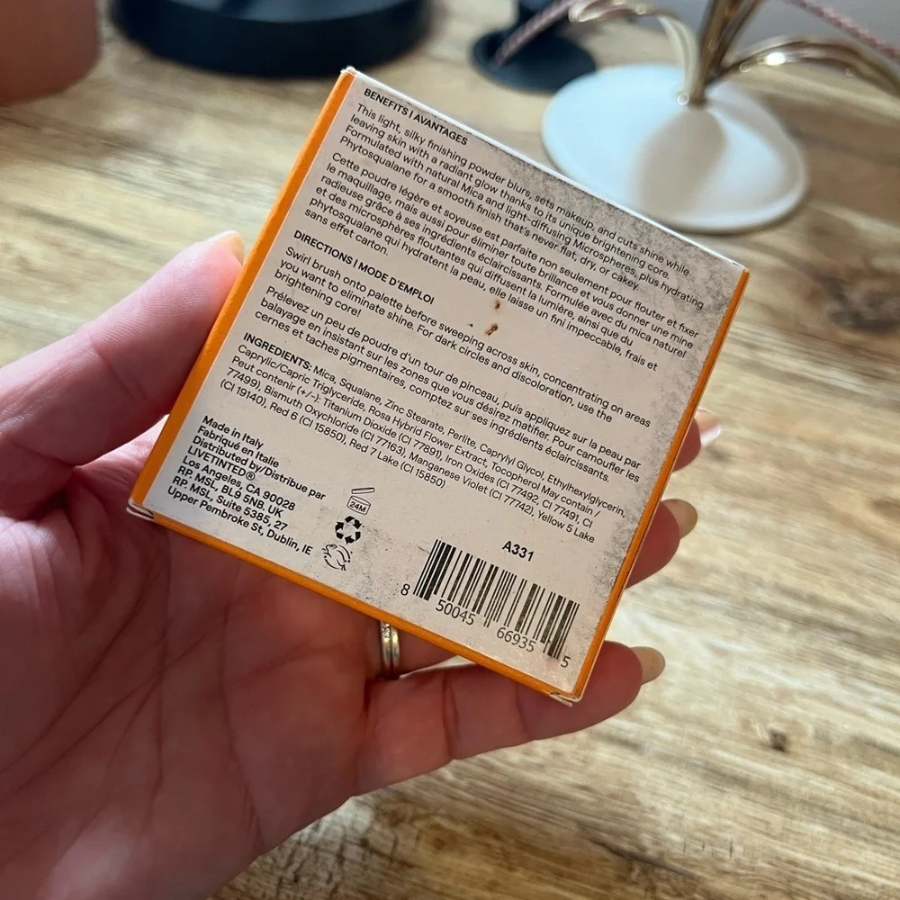 LIVE TINTED • HUESKIN BRIGHTENING CORE SETTING POWDER • DEEP